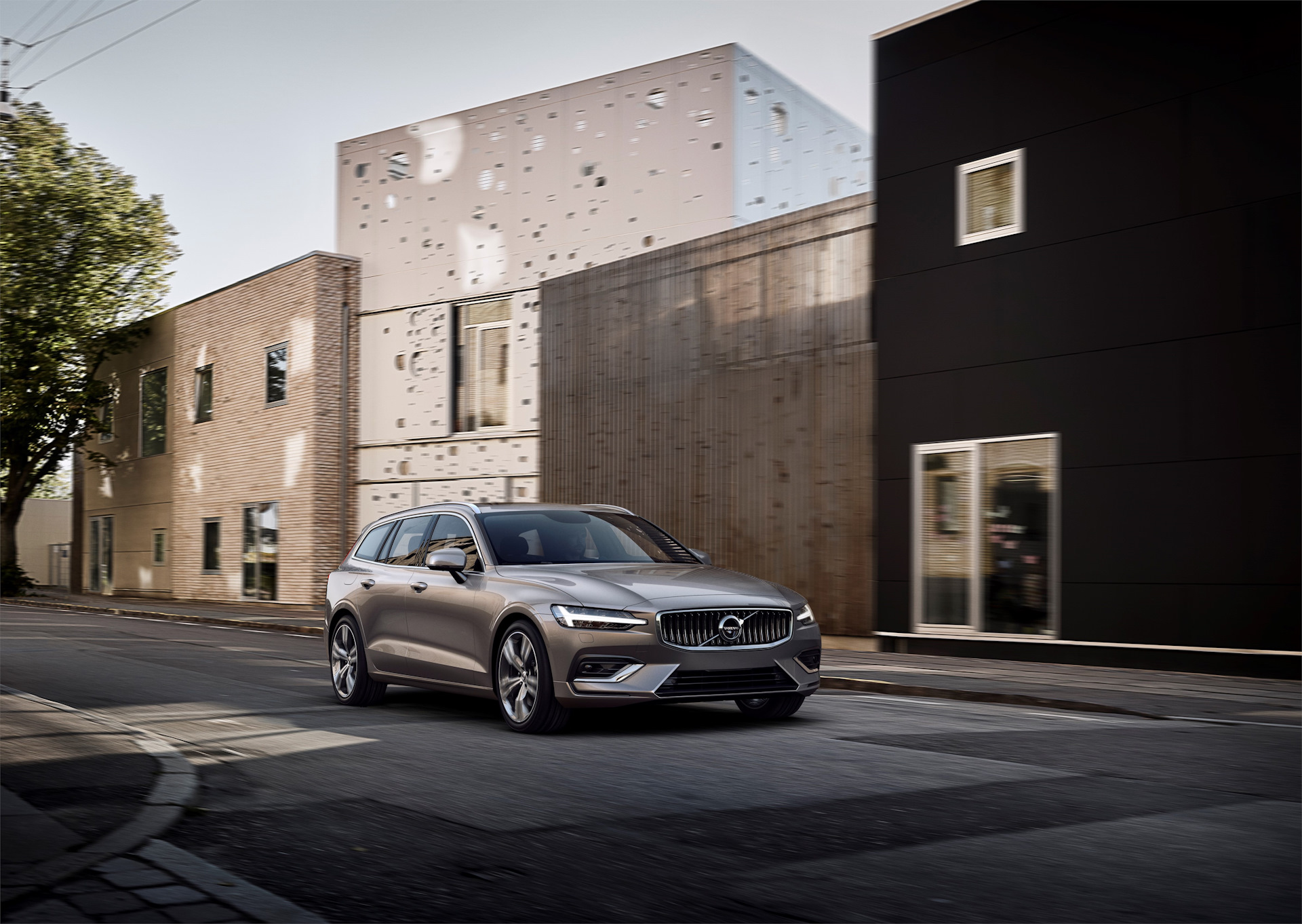 2 поколения вольво. Volvo v60 Recharge. Новая Вольво v60 экстерьер. Вольво ви 60. Volvo v60 2 поколение.