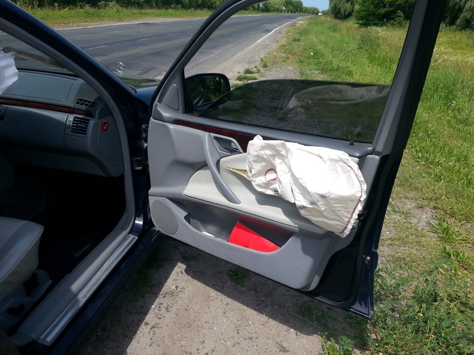Фото в бортжурнале Mercedes-Benz E-Class (W210)