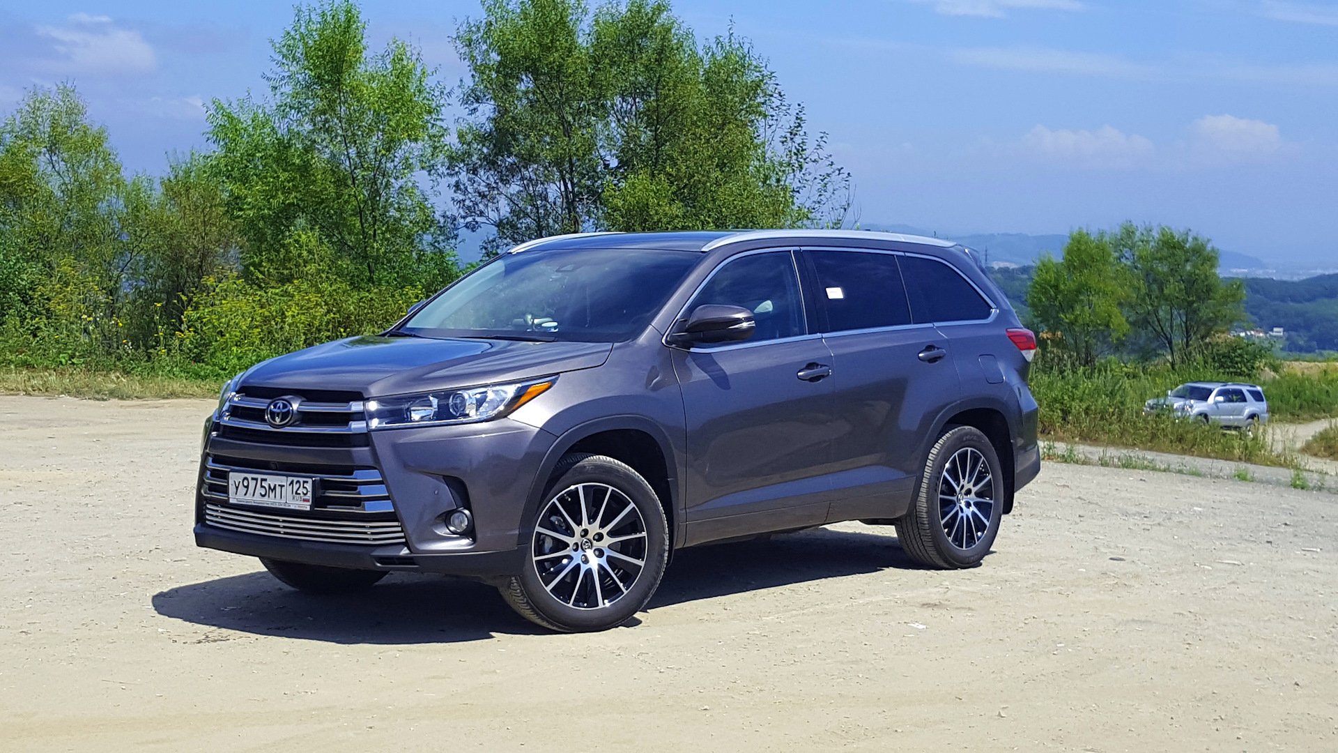 Toyota highlander 2021. Тойота хайлендер 2018. Тойота хайлендер в москве новые. Тойота хайлендер 17. Тойота хайлендер 2017.
