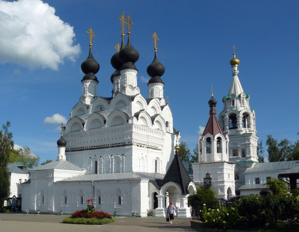 Свято монастырь курск. Свято-Троицкий монастырь Курск. Свято Троицкий женский монастырь Курск. Храм Святой Троицы Свято-Троицкого монастыря в Муроме. Троицкий девичий монастырь Курск.