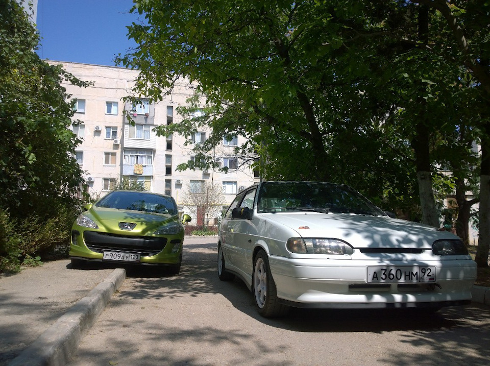 с боевой подругой — Peugeot 308 (1G)