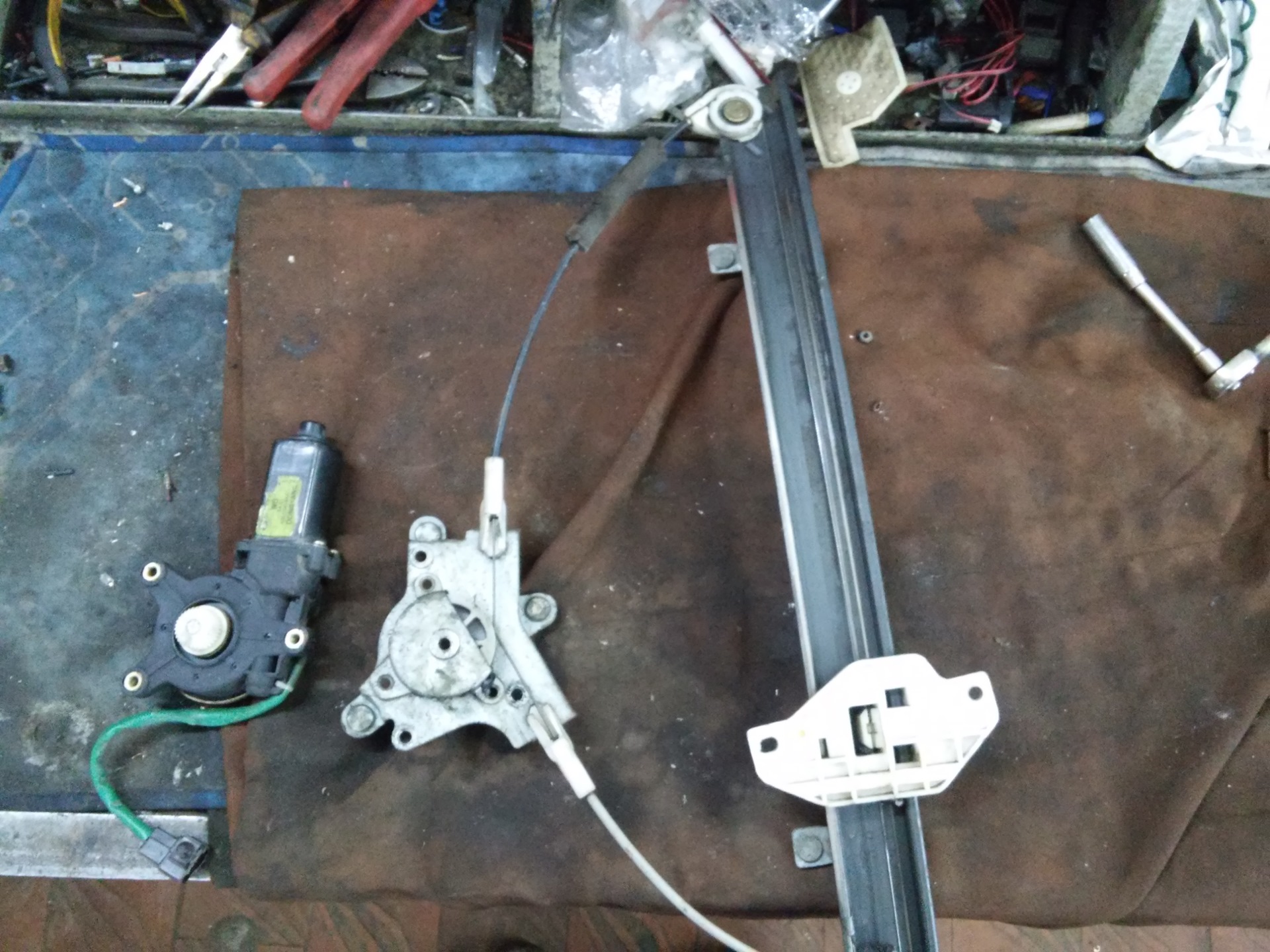 Стеклоподъемник с ваза на шевроле ланос 2006. Моторчик стеклоподъемника заз шанс 1. Универсальный стеклоподъемник на ланос. Стеклоподъемник шевроле ланос 2008г. Универсальный стеклоподъемник на ланос.