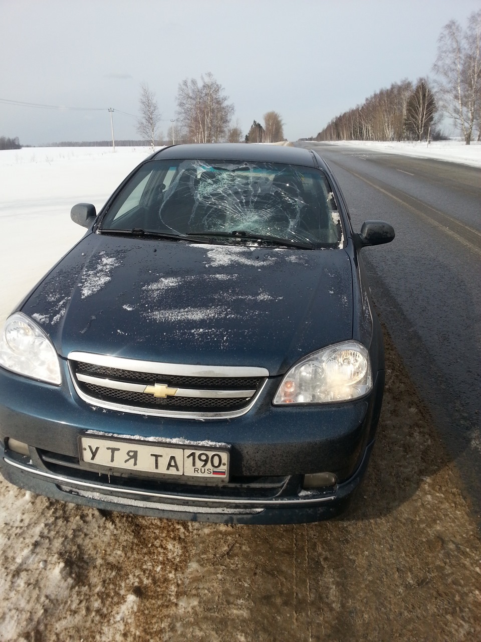 С крыши встречной фуры слетел кусок льда прямо в лобовое стекло… —  Chevrolet Lacetti Sedan, 1,6 л, 2008 года | ДТП | DRIVE2