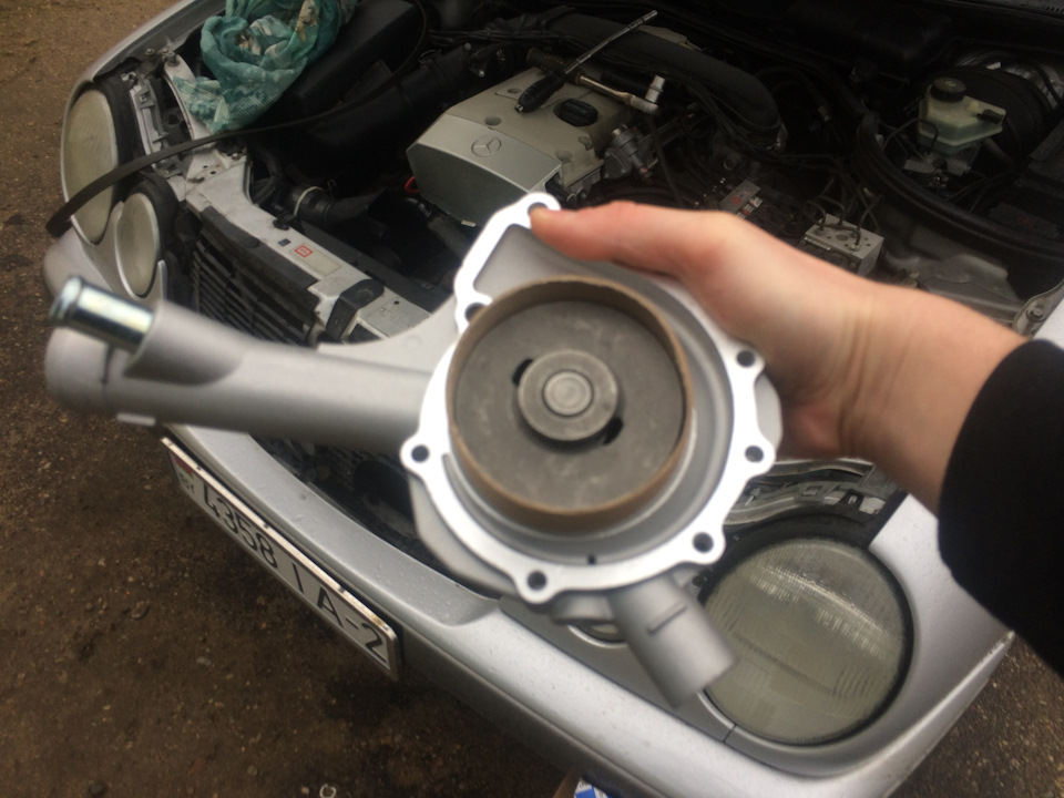 Помпа нагнулась w210 — Mercedes-Benz E-Class (W210), 2 л, 1999 года ...