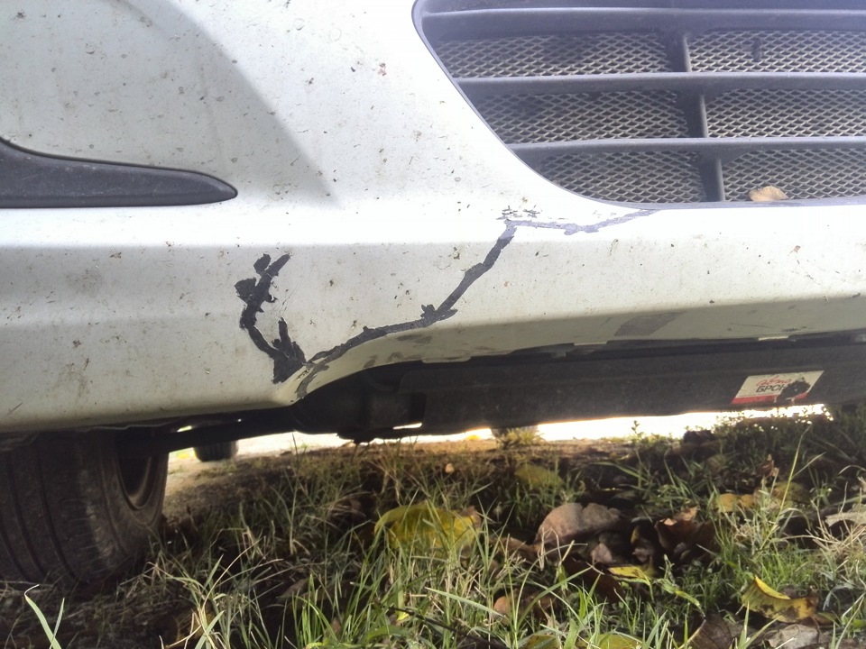 ушел передком под лед треснул бампер — Hyundai Solaris Hatchback, 1,6 л ...