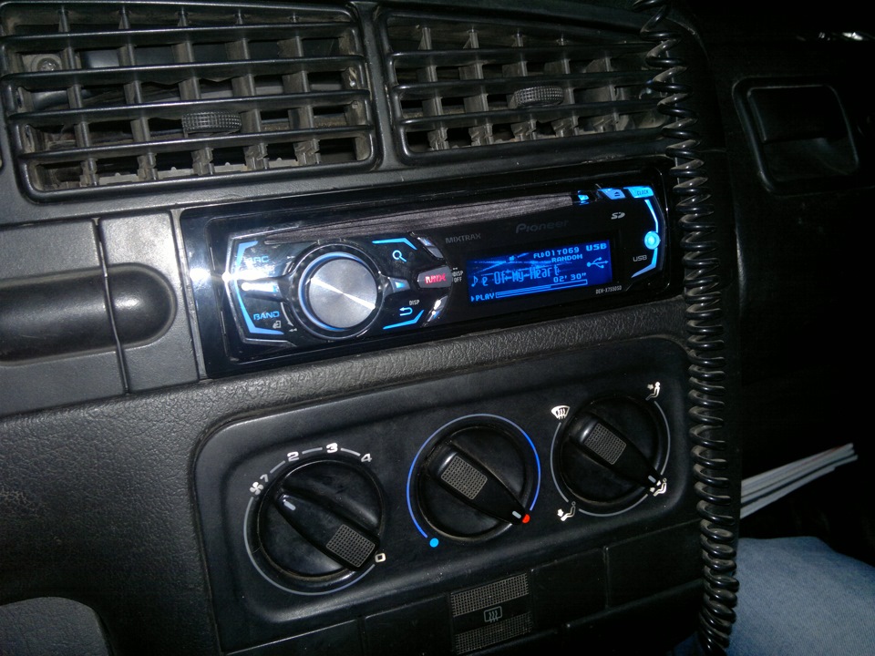 Магнитолла Pioneer DEH-X7550SD — Volkswagen Golf Mk3, 1,6 л, 1994 года ...