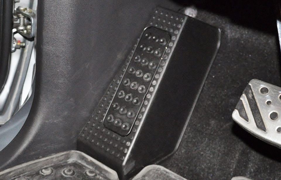 Педали мазда 3. Подставка под левую ногу. Накладки на педали мазда 626 ge. Подставка под левую ногу. Подставка под левую ногу.