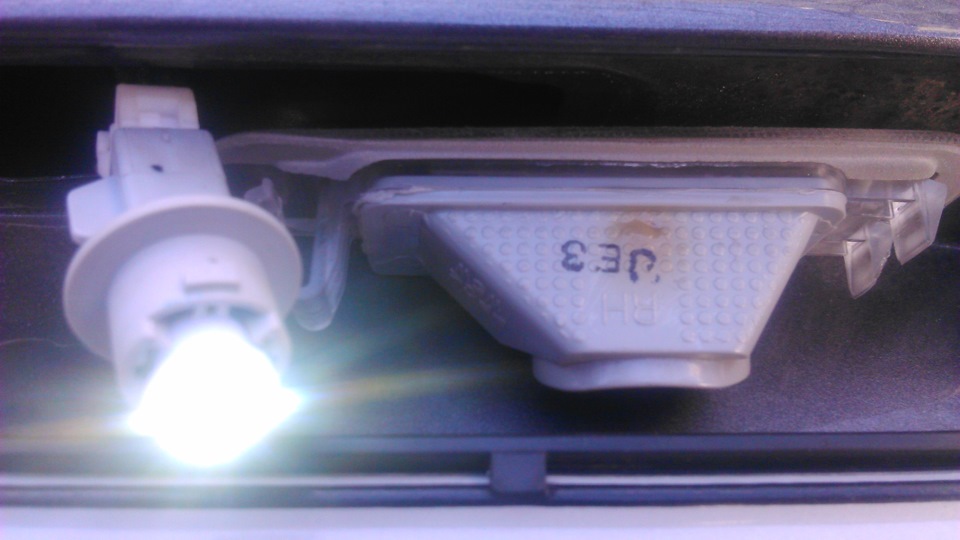 Светодиоды в подсветку номерного знака. — KIA Rio (3G), 1,4 л, 2015 ...