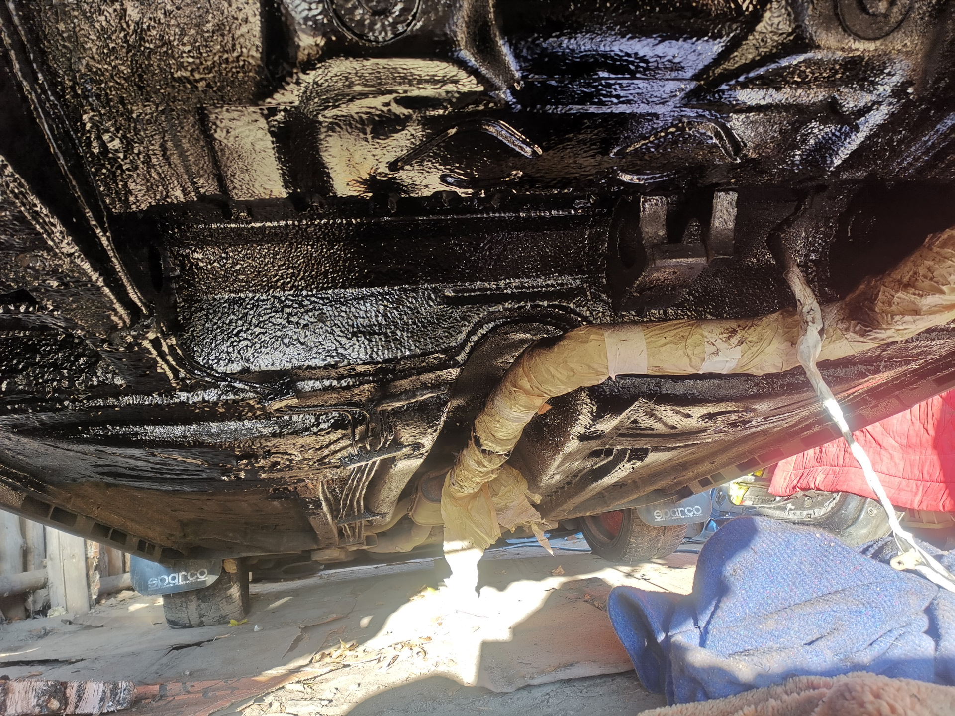 Обработка днища под баком. — Chrysler 300M, 3,5 л, 2000 года | плановое ...