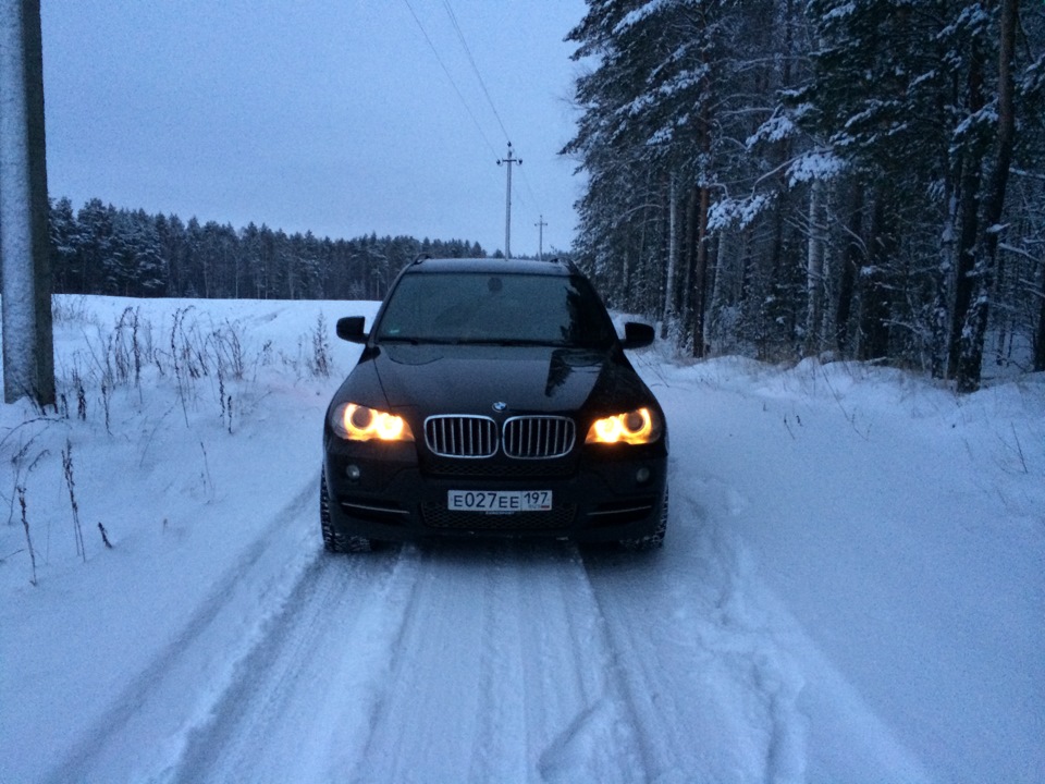 BMW m5 Snow