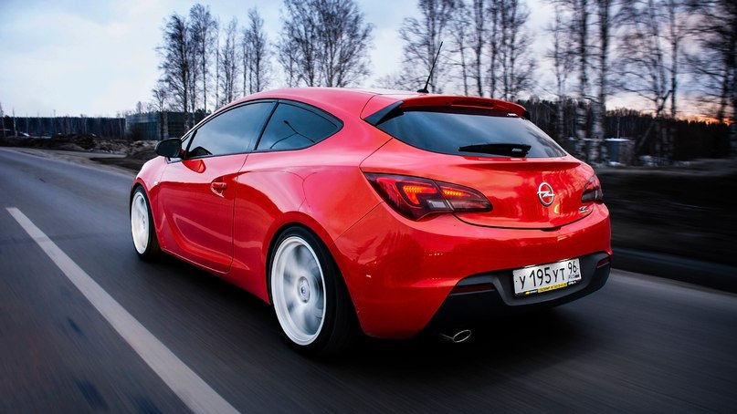 Opel Astra GTC 1 4