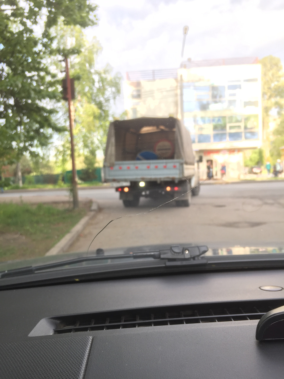 Замена лобового стекла 2 — Mazda 3 (1G) BK, 1,6 л, 2007 года | визит на ...