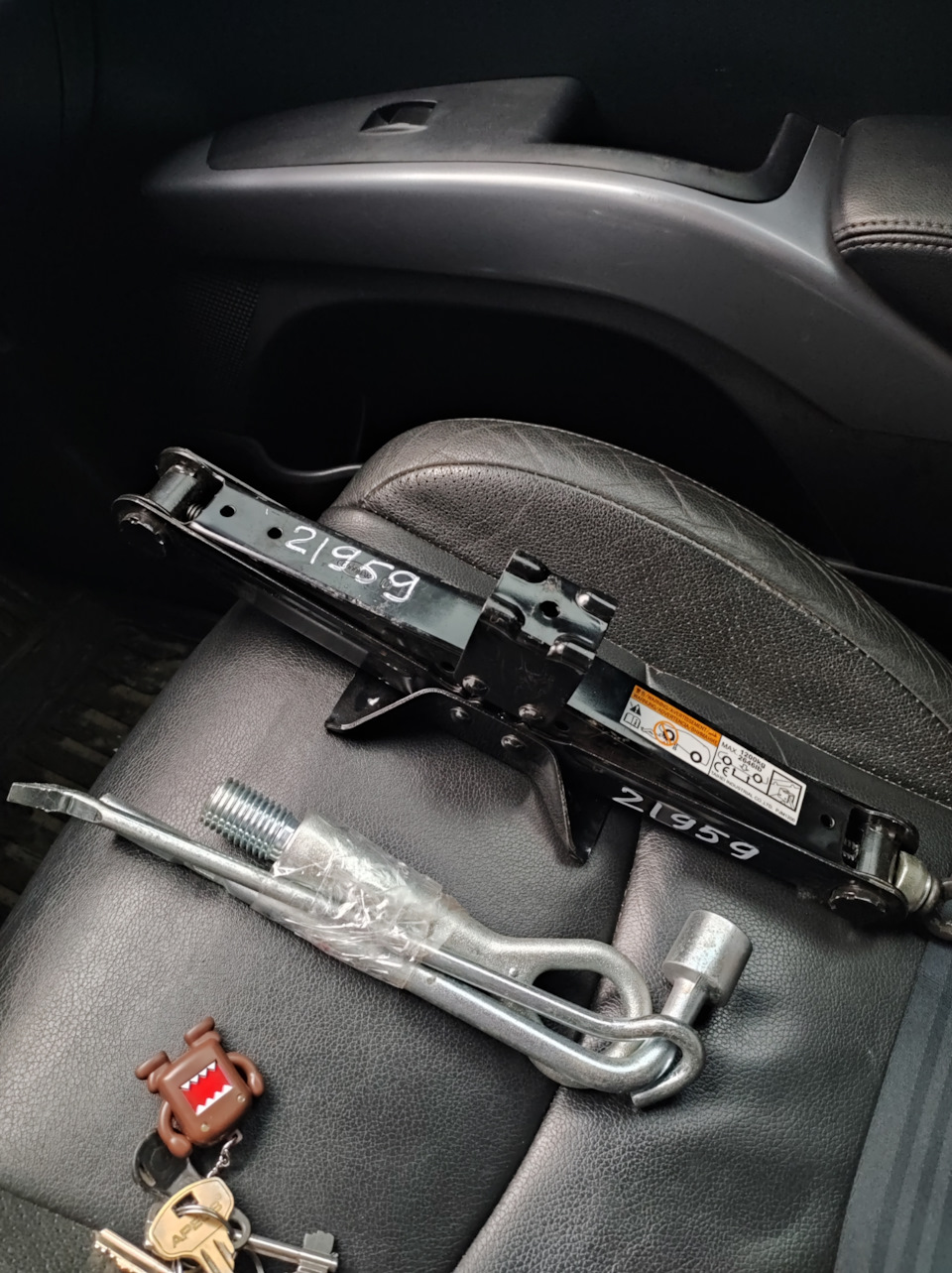 Домкрату быть. — Mitsubishi Outlander XL, 2 л, 2011 года | своими ...