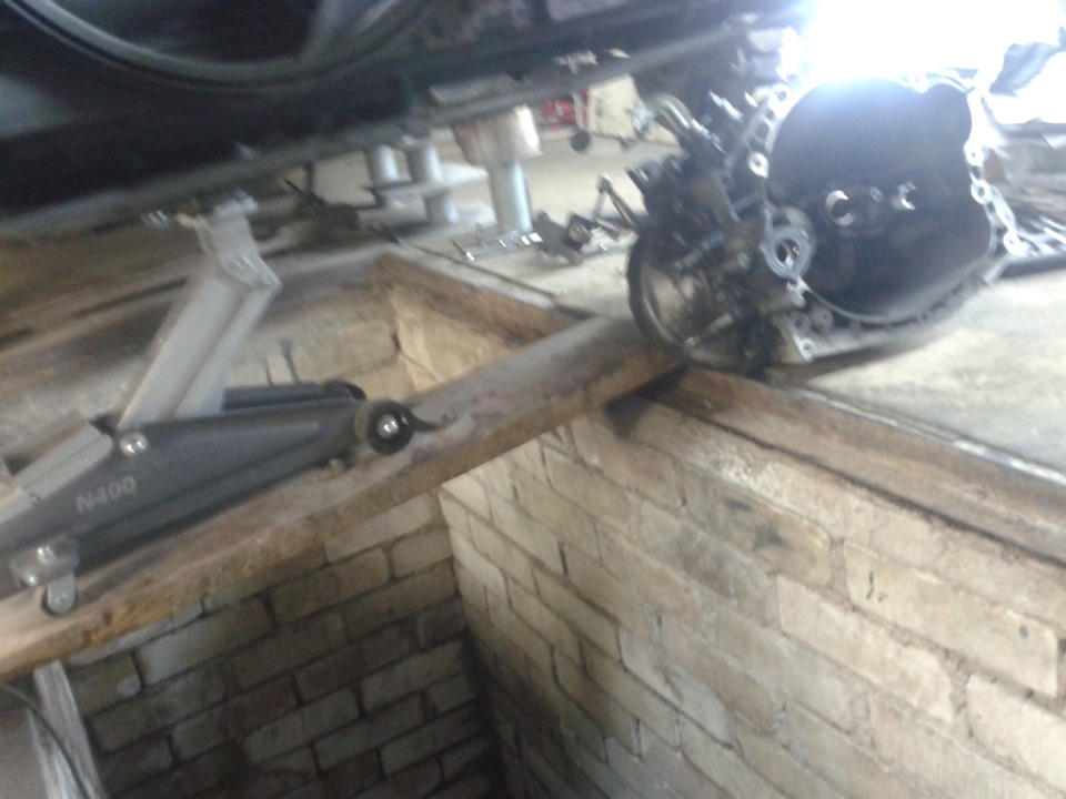 снять мкпп на peugeot 307