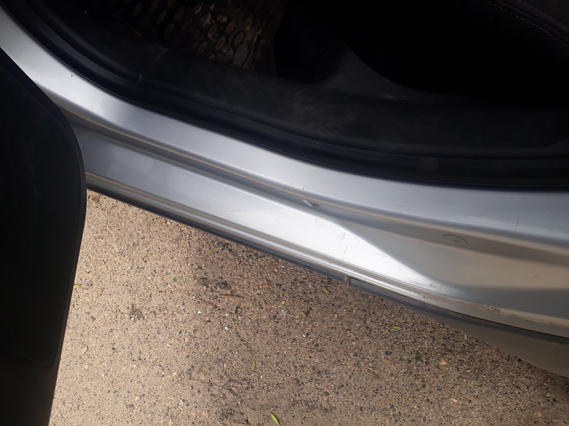 Накладка проёма задней двери w447. Шкода октавия а5 проёмы дверей. Накладки в проем двери w205. Накладки на пороги нива 21214. Накладка проема двери.