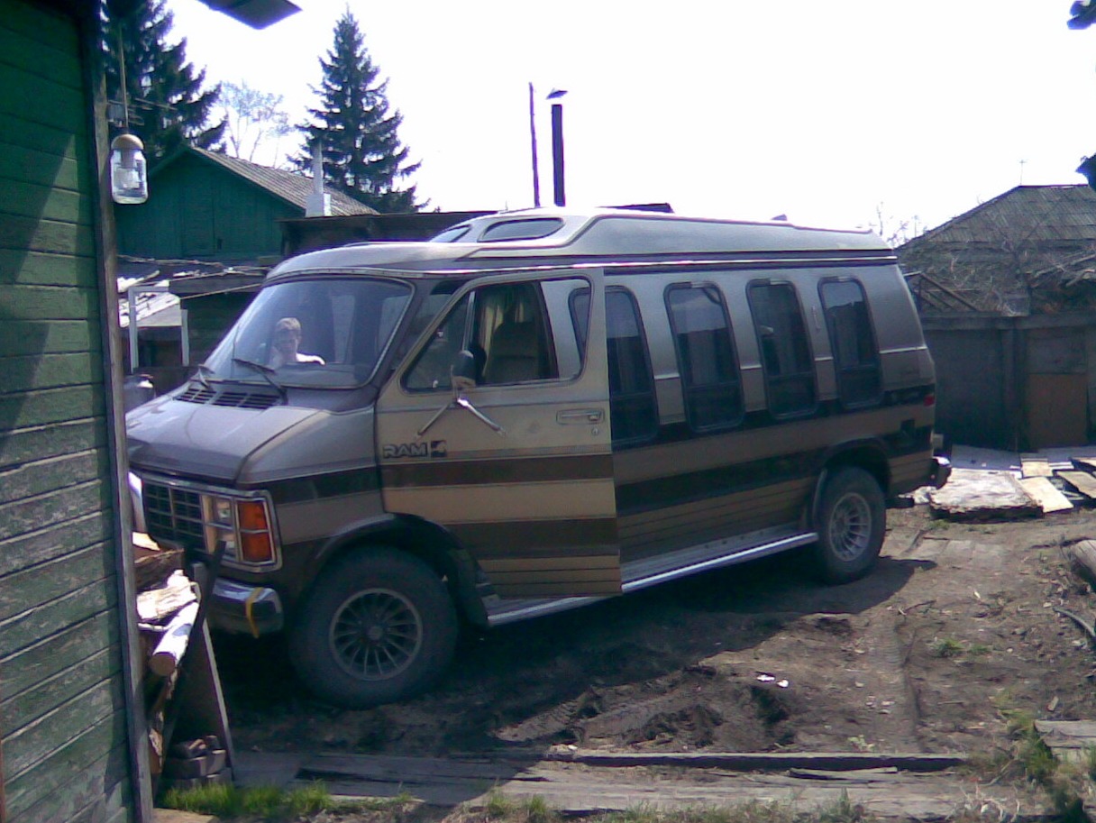 Dodge Ram van 2