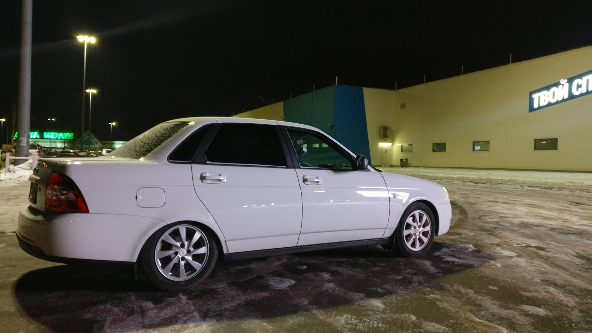 Белая Приора седан - 90