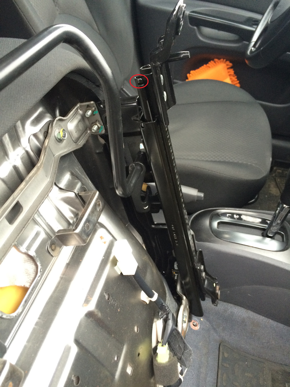 Как устранить вибрацию сидения киа рио 2