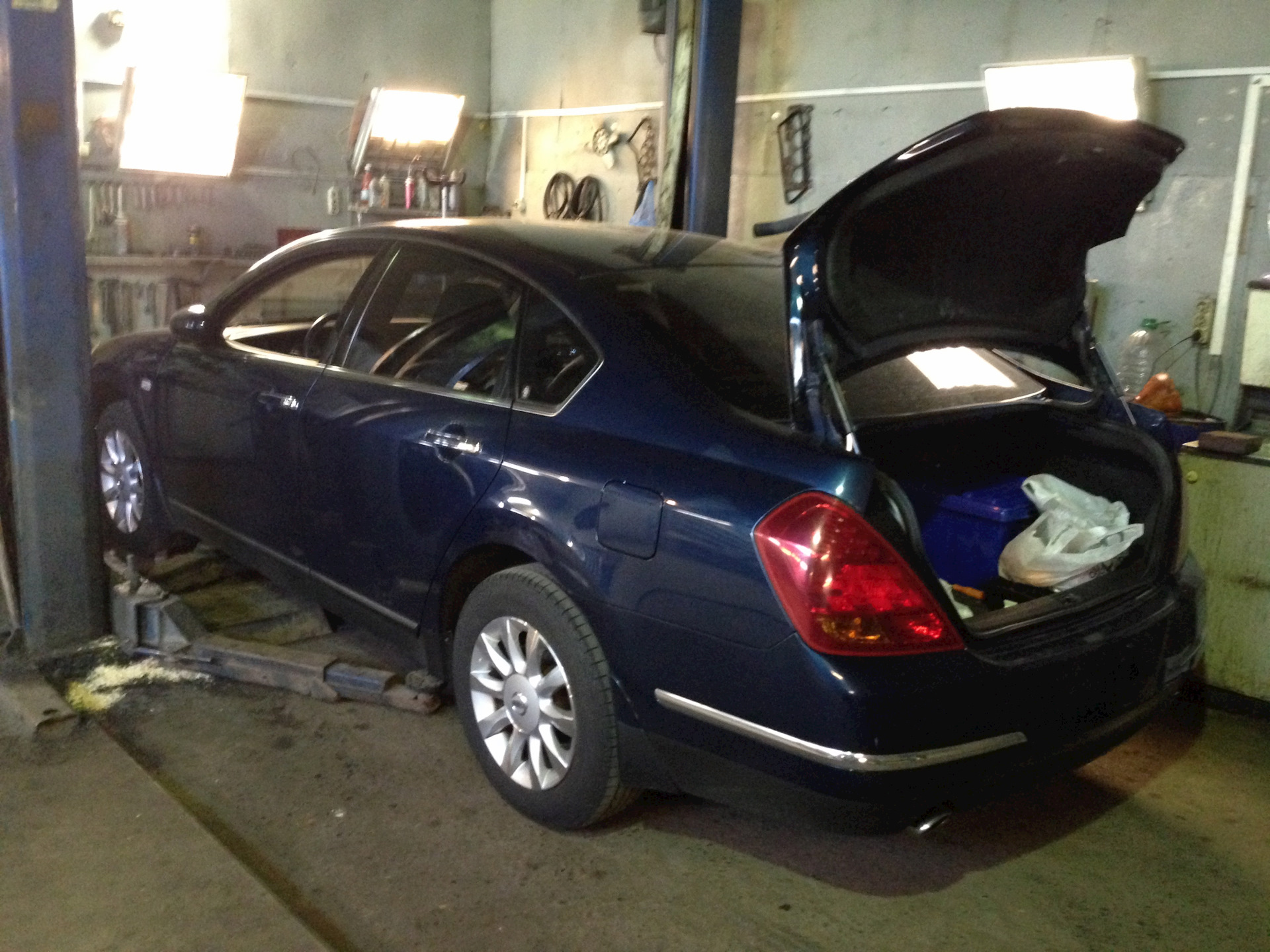 Замена нижних сайлентблоков радиатора — Nissan Teana (J31), 2,3 л, 2007 ...