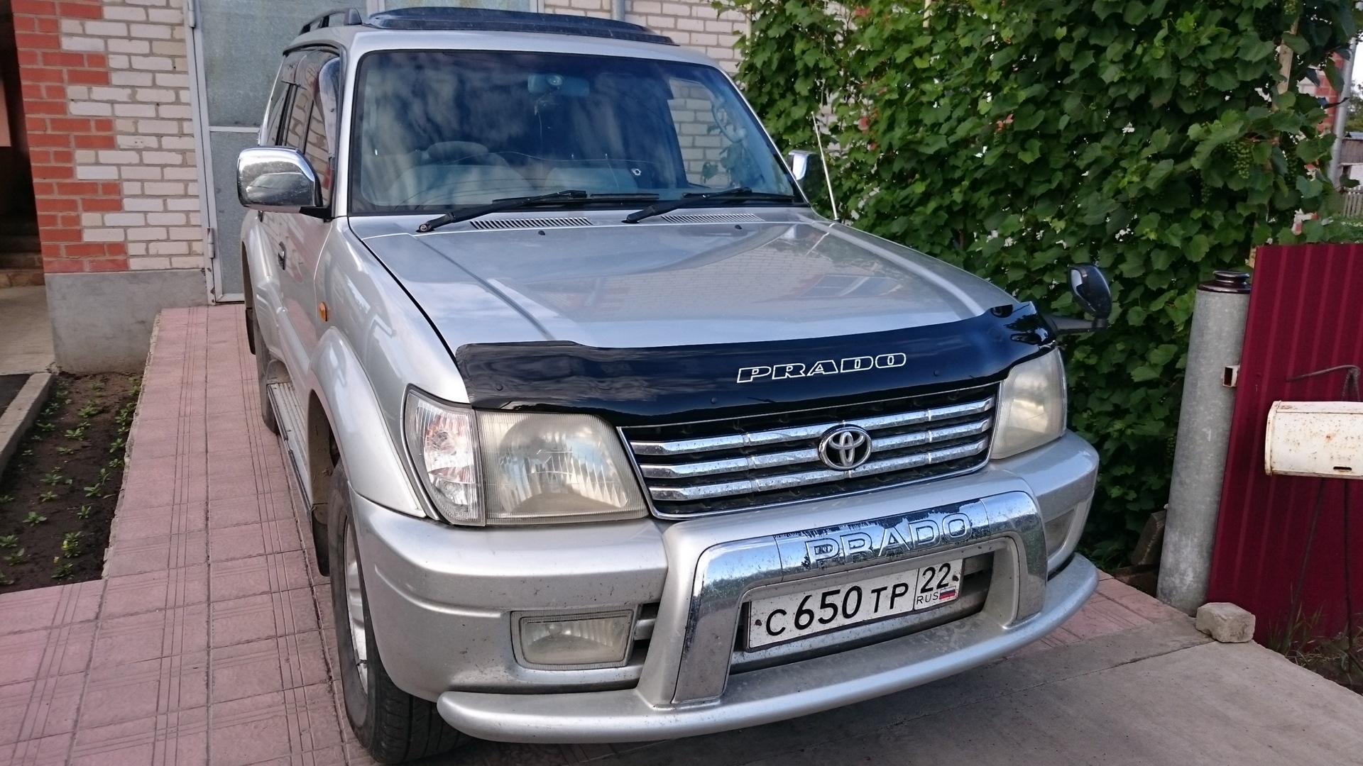 Капот land cruiser prado. Дефлектор капота Toyota Land Cruiser Prado 90. Дефлектор Прадо 95.