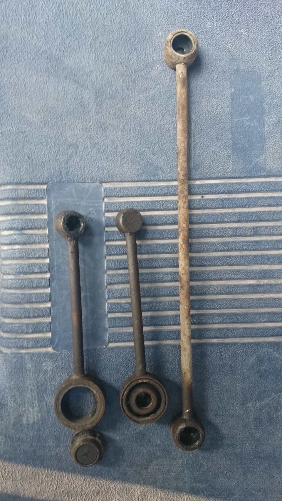 Втулки тяги раздатки кпп уаз буханка. Замена тяг переключения передач. Кулиса кпп ровер 200. 5. Кулиса кпп митсубиси кантер.