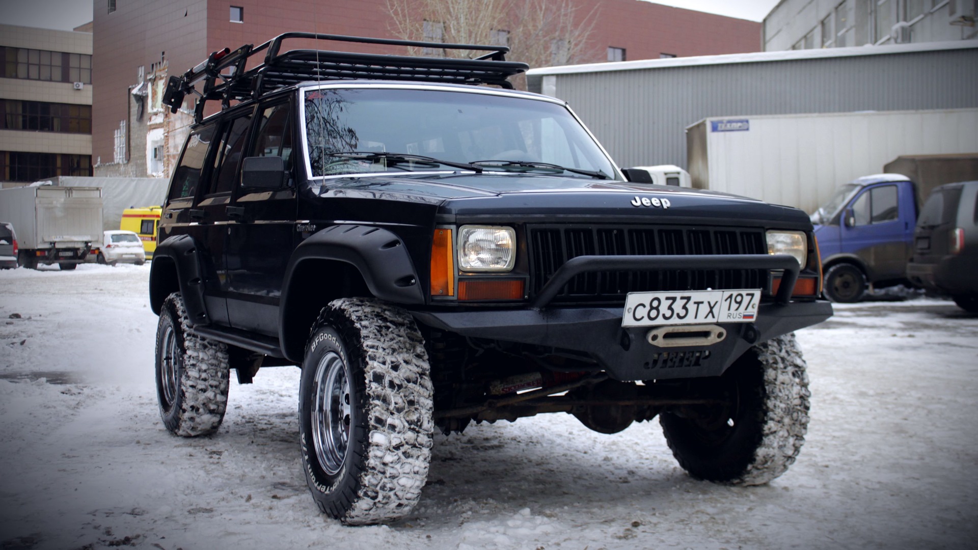 Джип питер. Кайман внедорожник 1996. Jeep Grand Cherokee Expedition. Jeep Cherokee 1989 тюнинг. Кайман внедорожник СПБ.