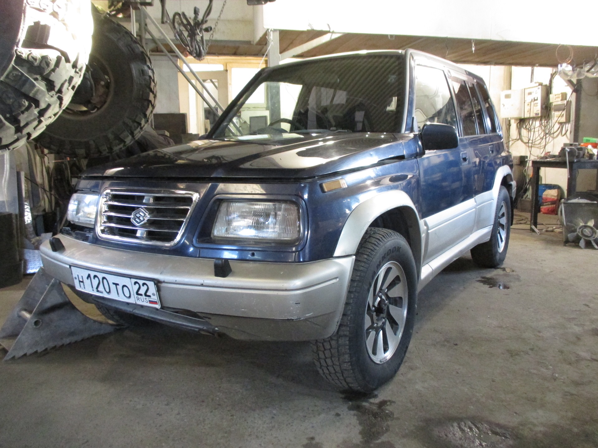 Эскудо где. Сузуки эскудо 1995. Td31w Сузуки эскудо. Сузуки эскудо 1995 года. Suzuki Escudo 1995 g-Limited морда.