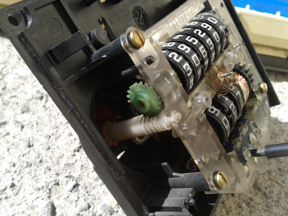 Резистор на плате спидометра ауди 80. Ауди 80 б3 питание платы одометра. Спидометр матиз на 140 км. Не работает одометр на газели. Не работает одометр.