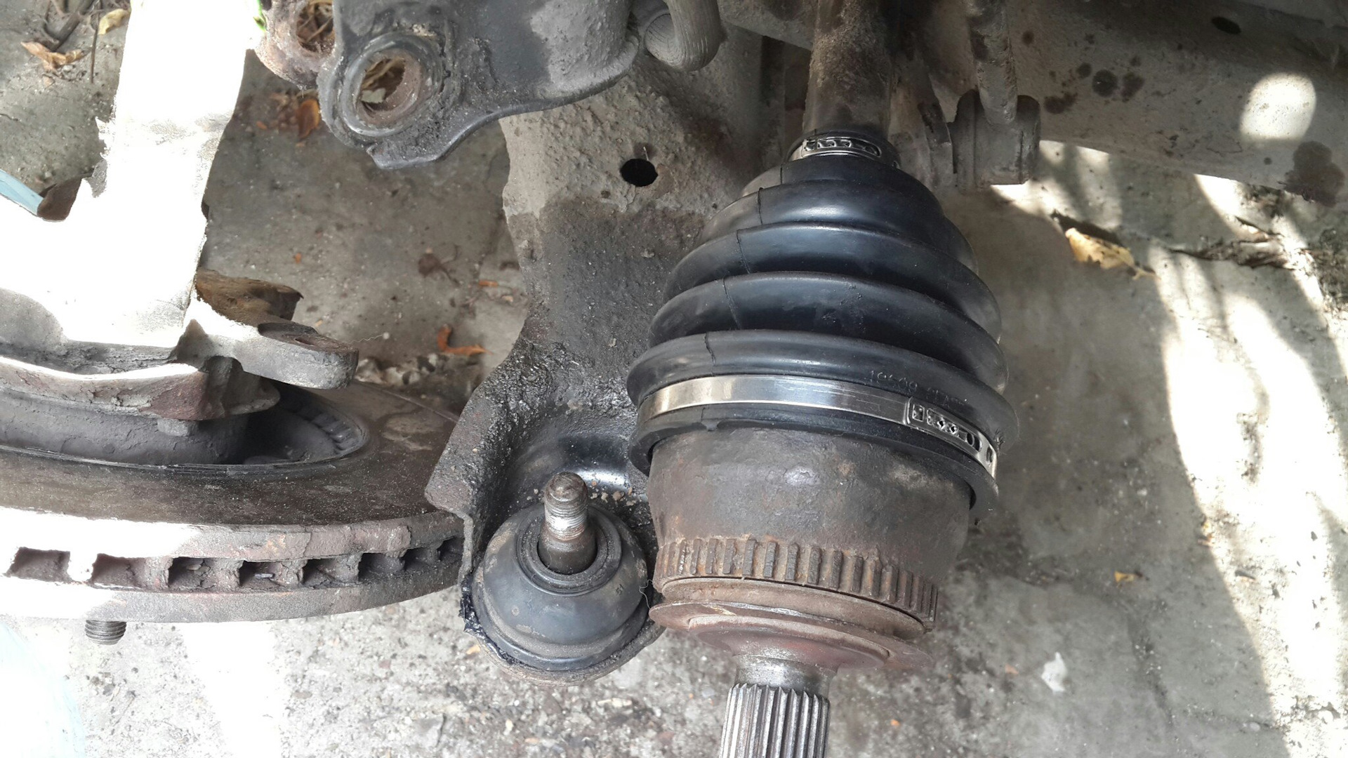 Пыльник шруса хендай крета наружный. Замена пыльника шруса хендай солярис. 6. Замена пыльник шрус наружный солярис. Замена шруса солярис.