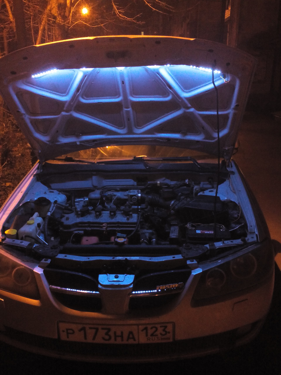 Свет Под Капотом — Nissan Almera II (N16), 1,5 л, 2003 года | своими ...