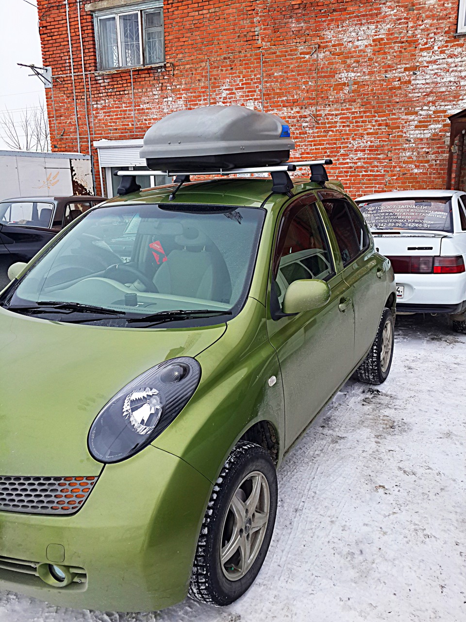 Марч багажник. Nissan March k12. Ниссан Марч 2000 багажник на крышу. Nissan March k12 багажник. Nissan March k12 Монтана.