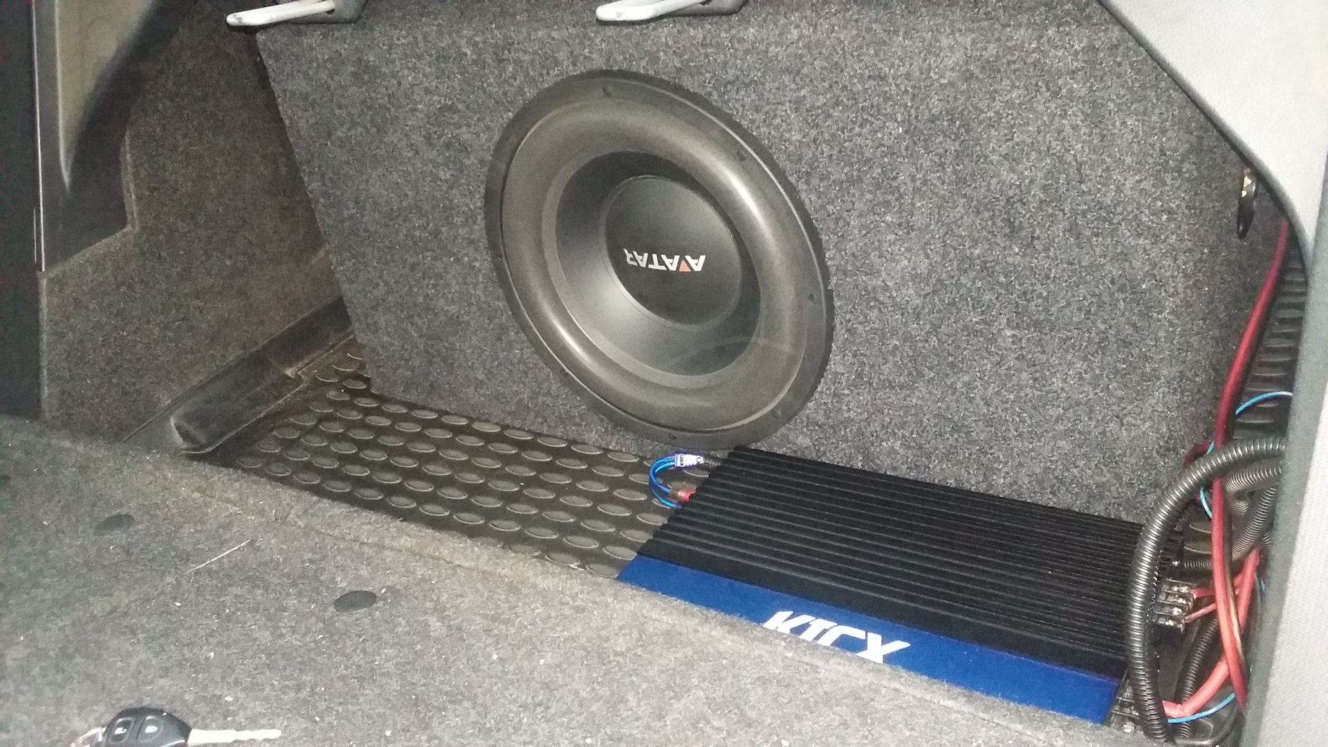 Сабвуфер в мазда 3 хэтчбек. Сабвуфер бозе мазда 3. Cc3 сабвуфер. Cc3 сабвуфер. Корпус сабвуфера bose mazda 3.