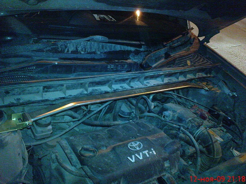 A pair of  sticks - Toyota bB 13 liter 2004