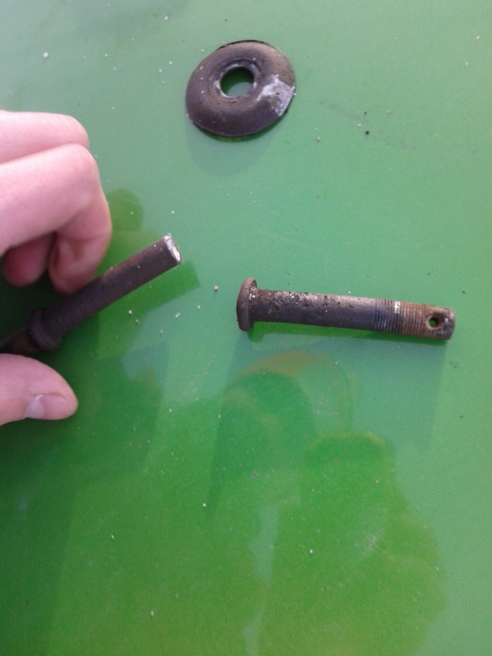 Больше скорость — меньше ям, и подвеска вся к … Вобщем лопнула стойка ...