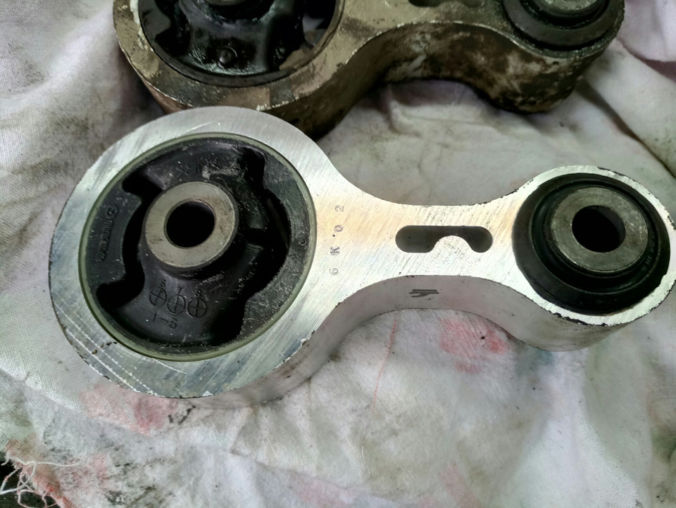 Нижняя шаровая мазда 6 gh. Опора мазда 6 gh. Опора мазда 6 gh. Нижняя подушка двигателя мазда 6 gh. Мазда 6gh опора задняя.