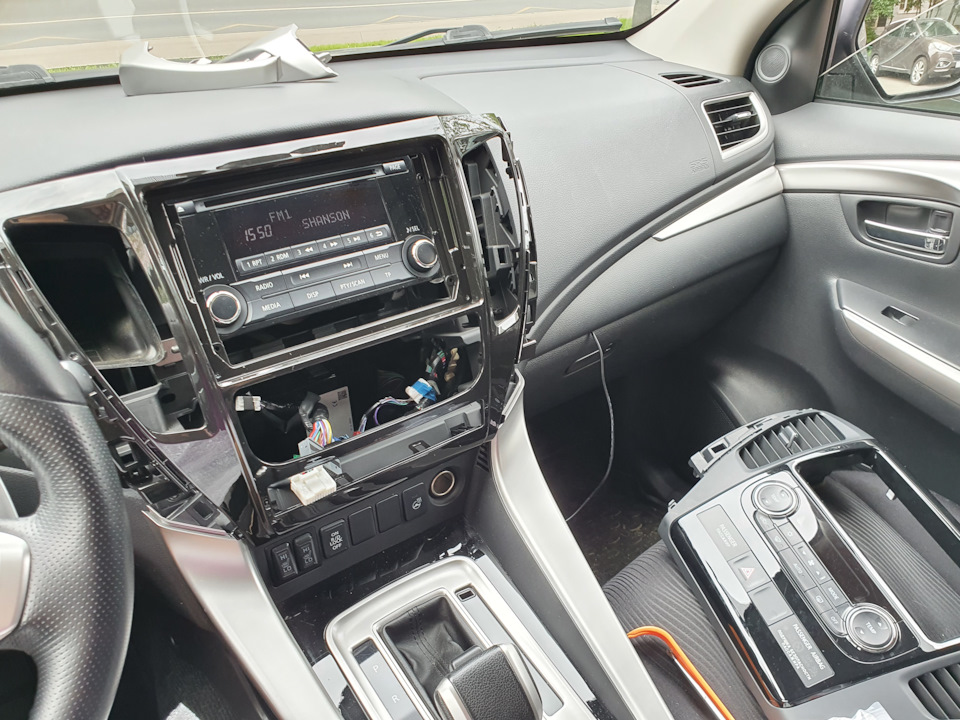 Магнитола паджеро спорт 3. Магнитола для Митсубиси Паджеро спорт 3 поколения. Магнитола Митсубиси Паджеро спорт 3 2023 года.