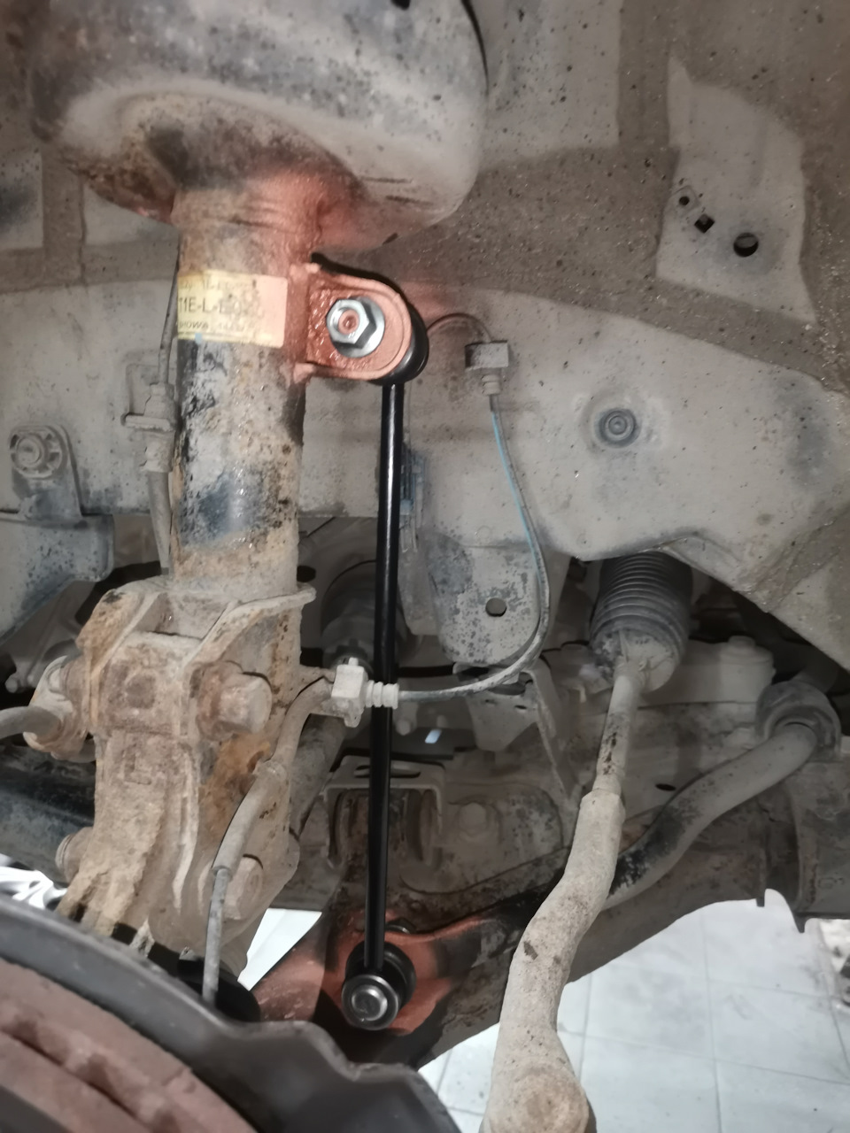 Замена передних стоек стабилизатора — Honda CR-V (RM), 2 л, 2014 года ...