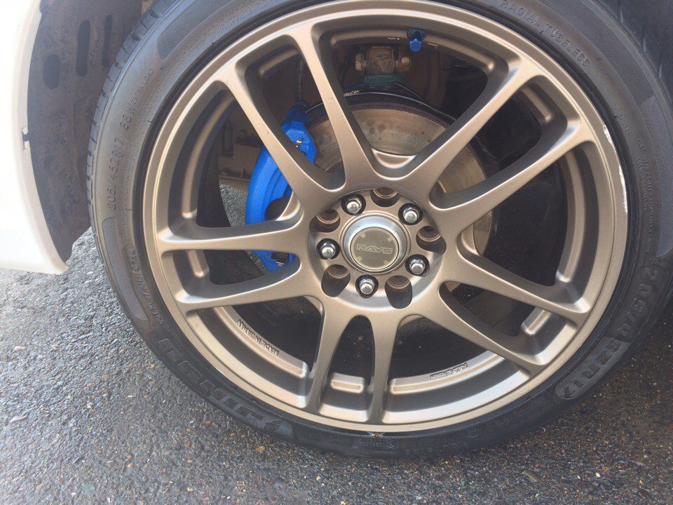 Синие суппорта. Volvo brembo 4pot. Синие суппорта мазда 3. Синие диски. Покраска суппортов хонда аккорд 7.
