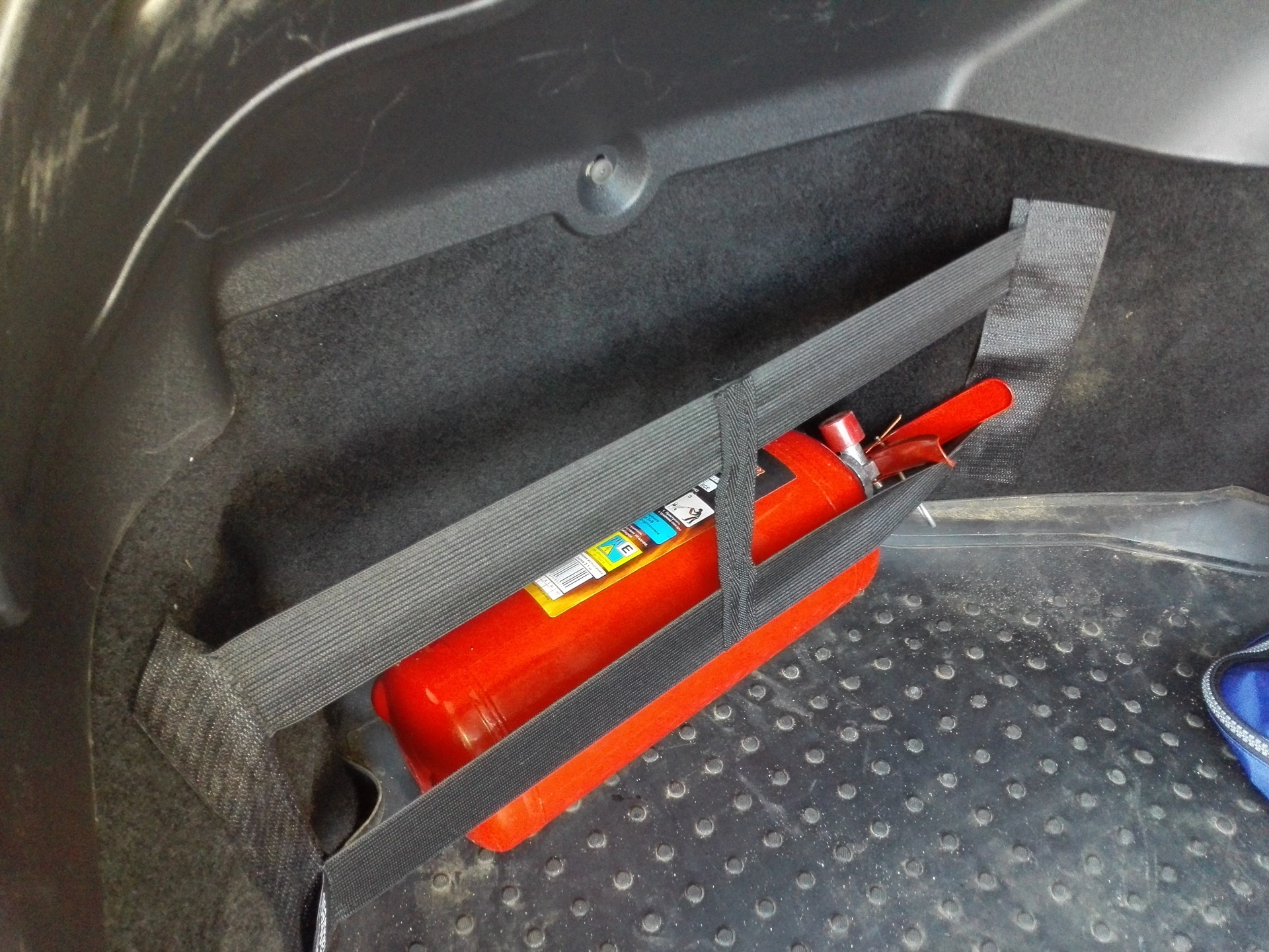 Инструмент в багажник автомобиля