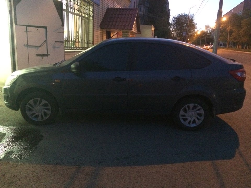 Прячусь от солнца) — Lada Гранта лифтбек, 1,6 л, 2016 года | фотография ...