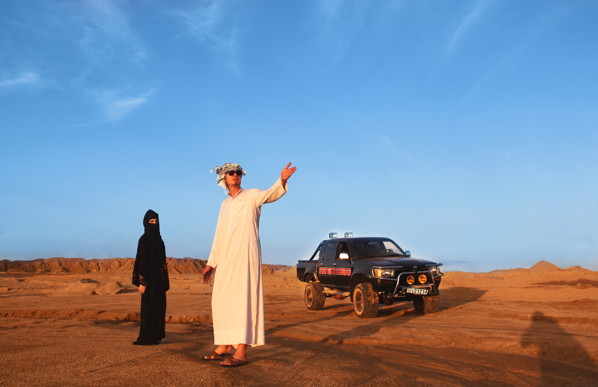 Арабская песня назад в прошлое. A car Drives through a lifeless Desert Photorealism.