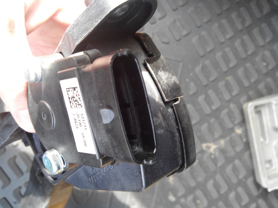 Скрип педали газа — Hyundai Solaris, 1,6 л, 2014 года | своими руками ...