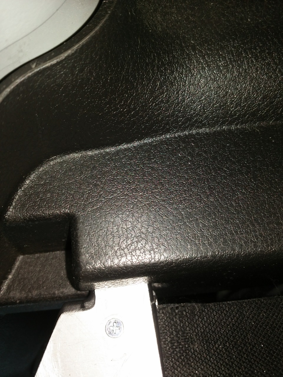 Сломалось одно крепление шторки багажного отделения — УАЗ Patriot, 2,7 ...