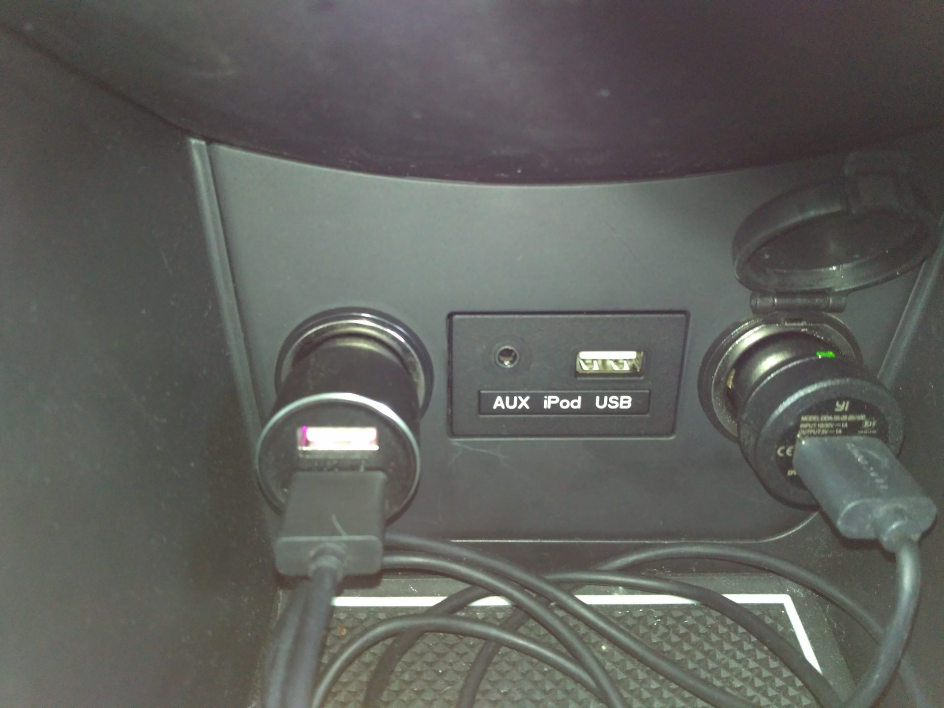 Хендай аукс. Aux разъем Солярис 2. Солярис USB aux. Панель USB aux Hyundai. Блок аукс Солярис.