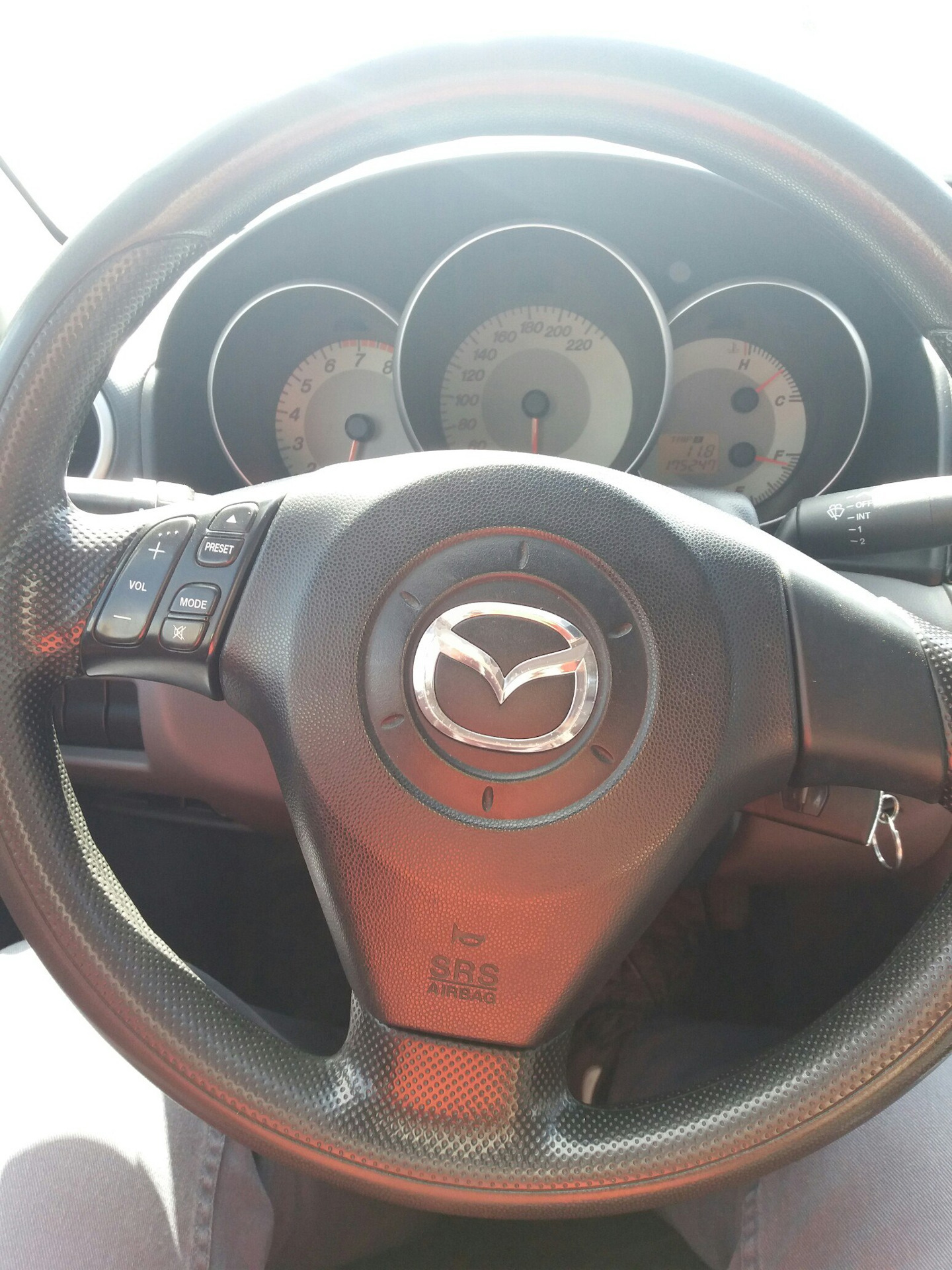 Mazda 3 bk как разобрать кнопки мультируля Пожалуй, самый полный отчет об установке кнопок мультируля =) - Mazda 3 (1G) BK,