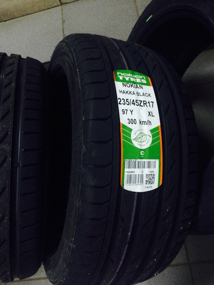 Nokian tyres hakka black. Nokian Hakka Black 235/45 r17. Нокиан Хакка 2 2000.