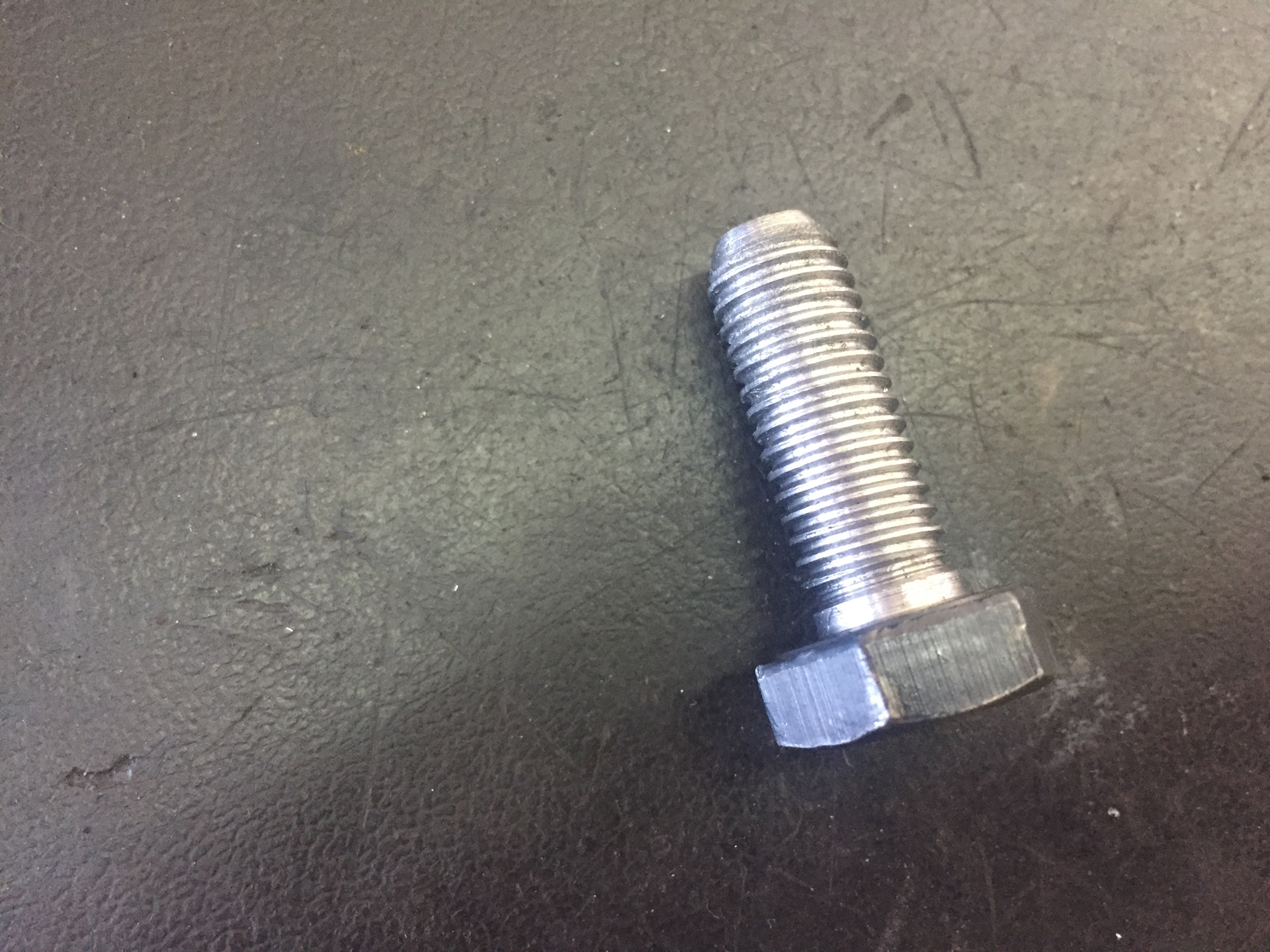 Geely e030000901 болт. болт ролика натяжителя 2190.