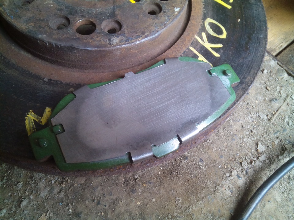 Пластинки колодок - Toyota Crown (S130), 2 л, 1988 года своими руками DRIVE2