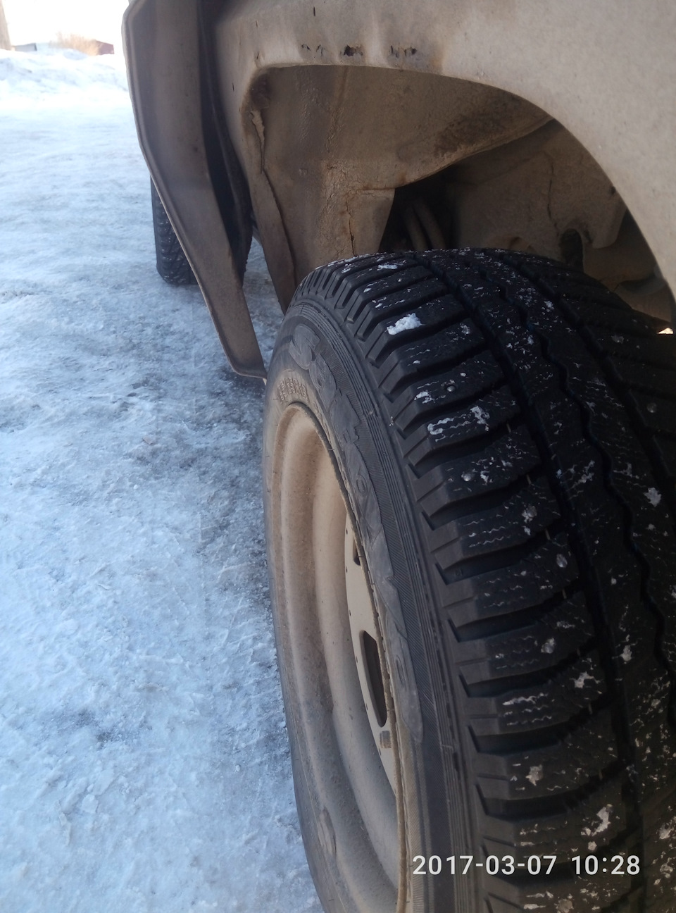 Боковая дверь трет об заднее колесо — Toyota Master Ace Surf, 2 л, 1991 ...