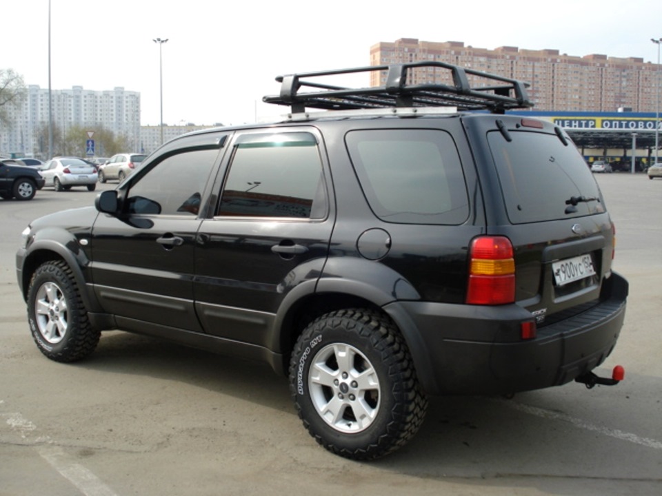 Маверик клуб. Ford Maverick 2 off Road. Ford Maverick 2004 колёсная арка. Форд Маверик на 235 колесах. Форд Маверик 1993.